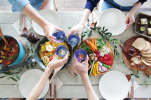 飲んで食べて出会いもある
